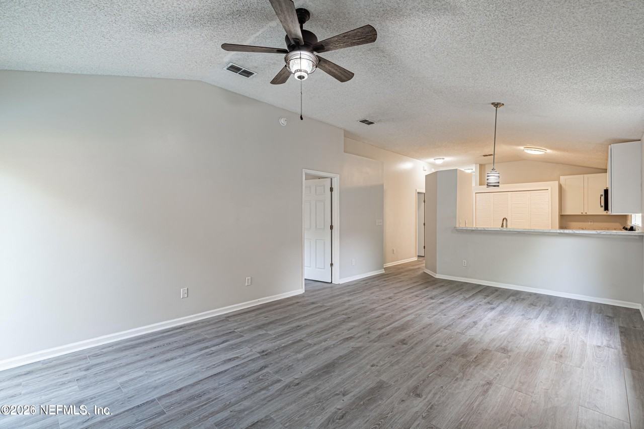 286 Main St - Photo 2 of 46