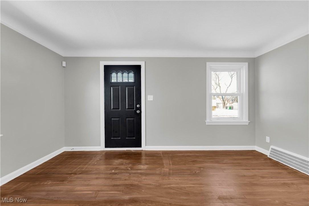 20570 Morris Ave - Photo 3 of 28