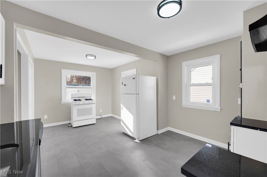 20570 Morris Ave - Photo 5 of 28