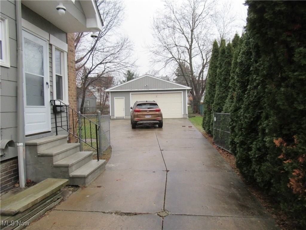 1343 Churchill Rd - Photo 3 of 25