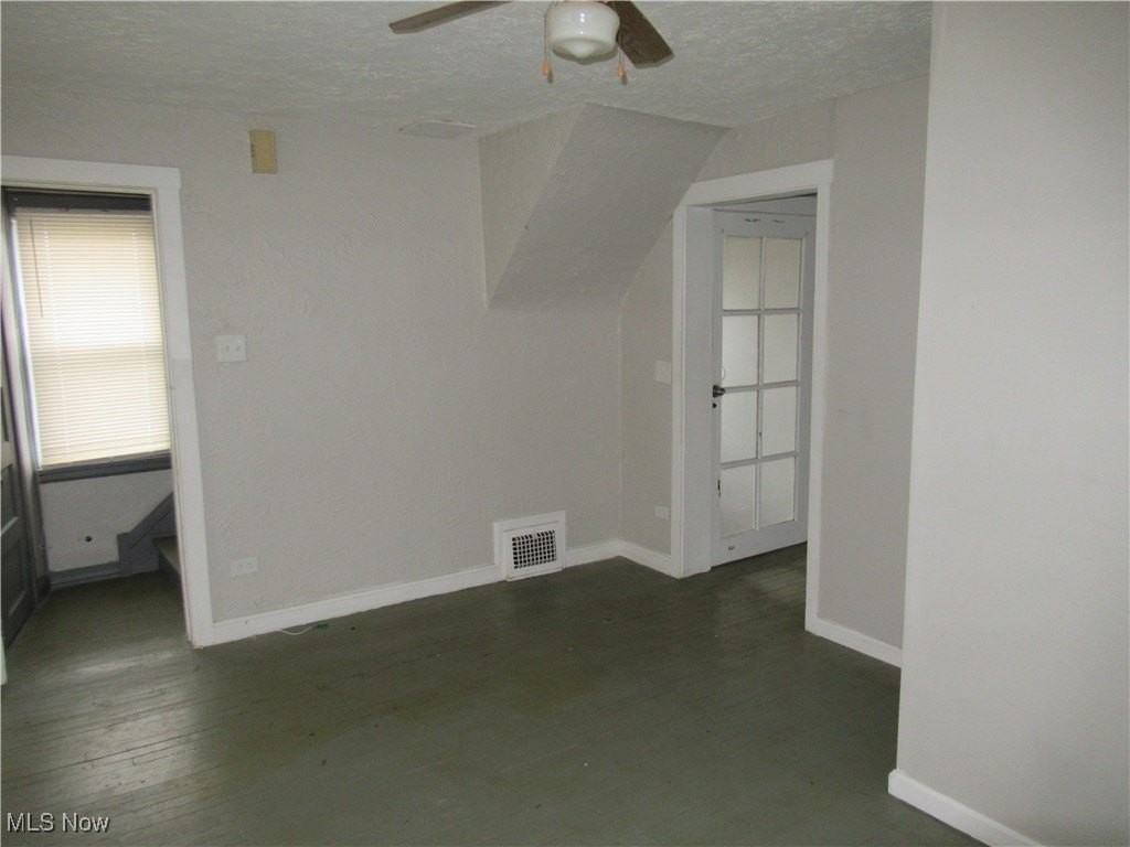 1343 Churchill Rd - Photo 4 of 25