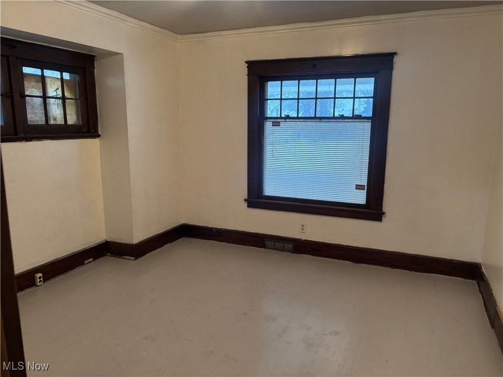 365 Marmion Ave - Photo 2 of 6