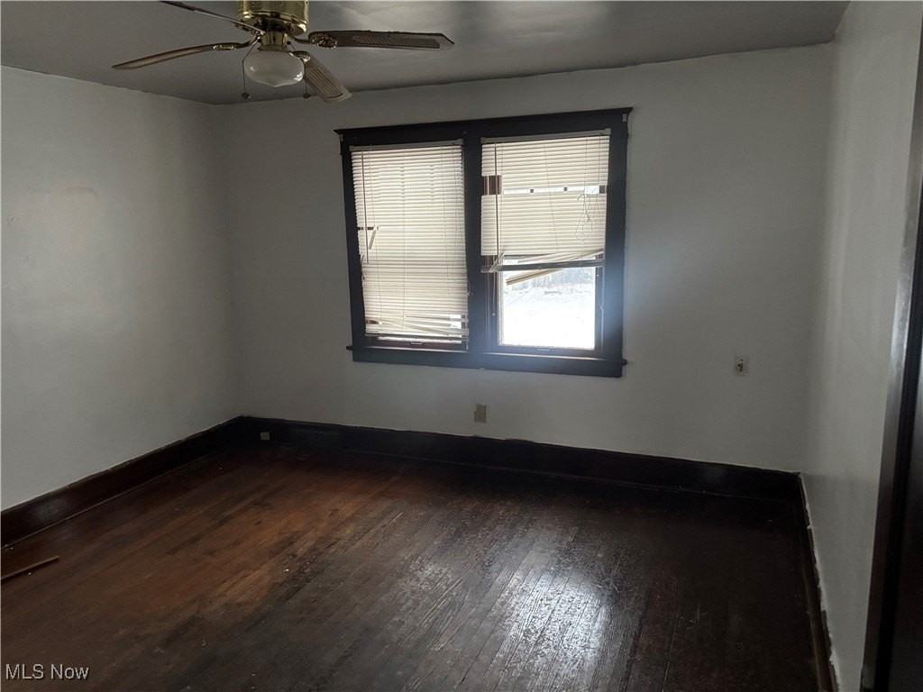 365 Marmion Ave - Photo 4 of 6