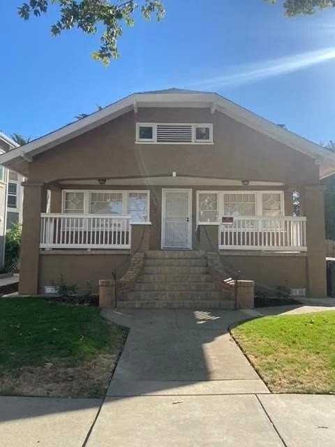 2712 T St - Photo 2 of 29