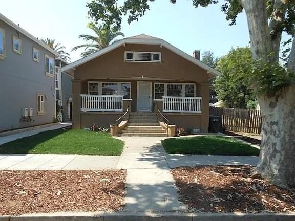 2712 T St - Photo 3 of 29