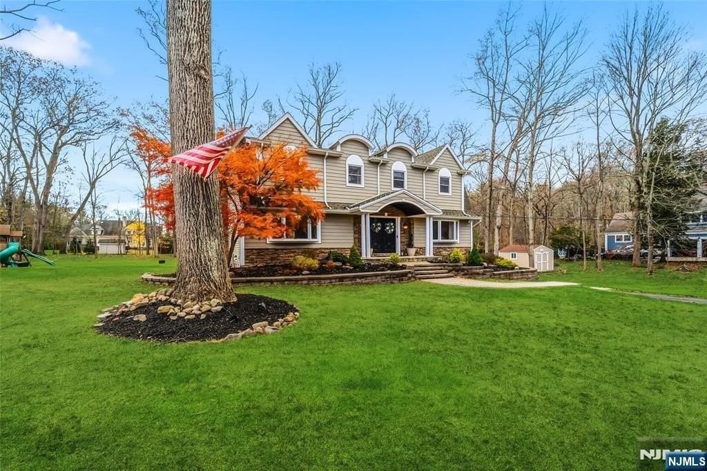 8 Split Rock Rd - Photo 2 of 40