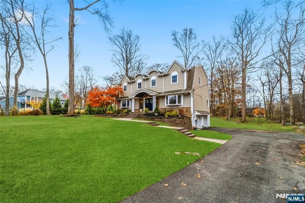 8 Split Rock Rd - Photo 3 of 40