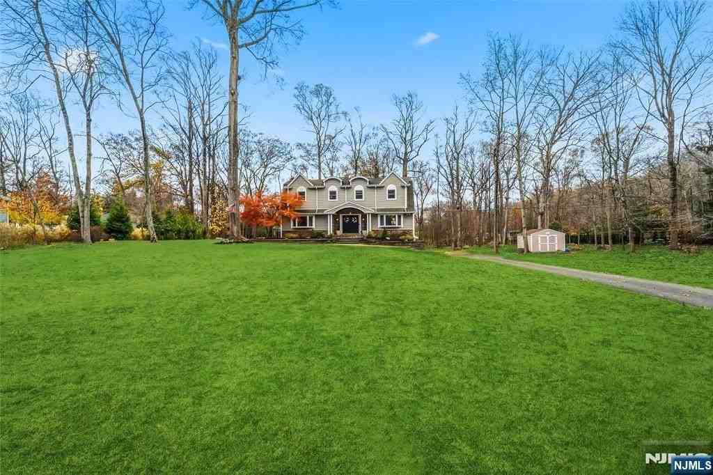 8 Split Rock Rd - Photo 4 of 40