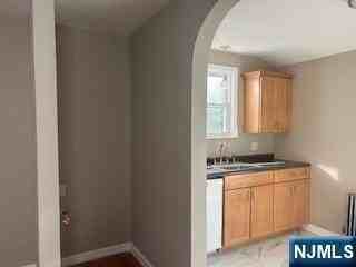 2-38 33rd St - Photo 4 of 22