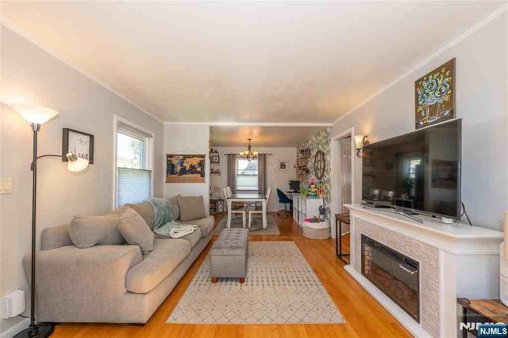 16-15 Well Dr - Photo 3 of 27