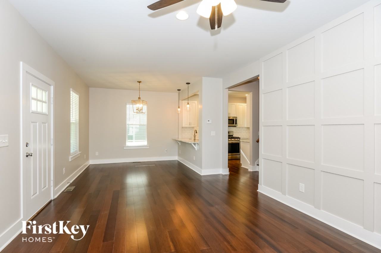 1717 Dallas Ave - Photo 4 of 15