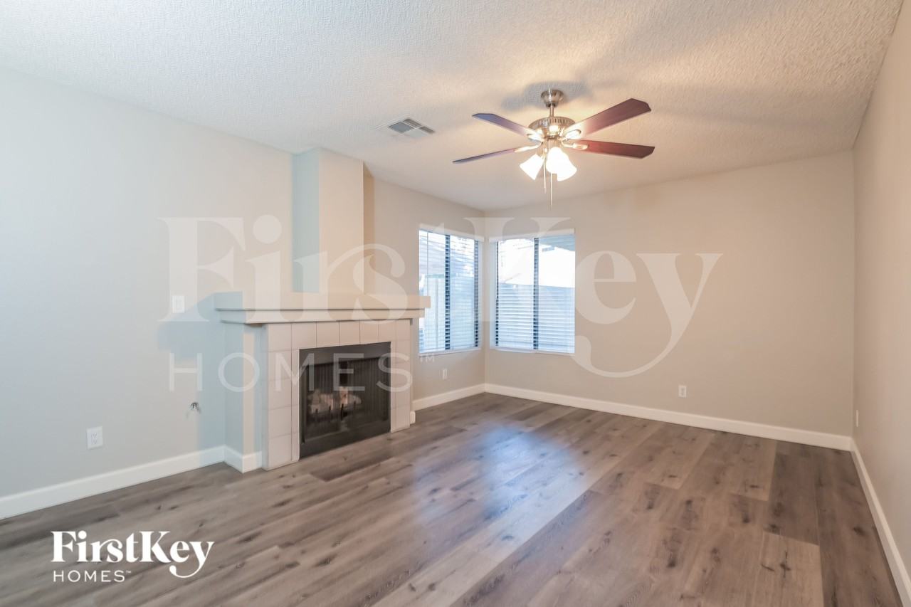 2017 Waverly Cir - Photo 2 of 15