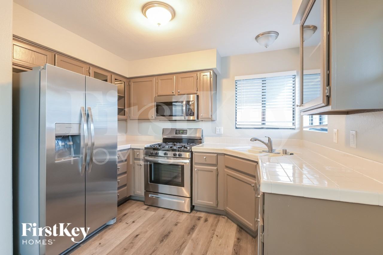 2017 Waverly Cir - Photo 5 of 15