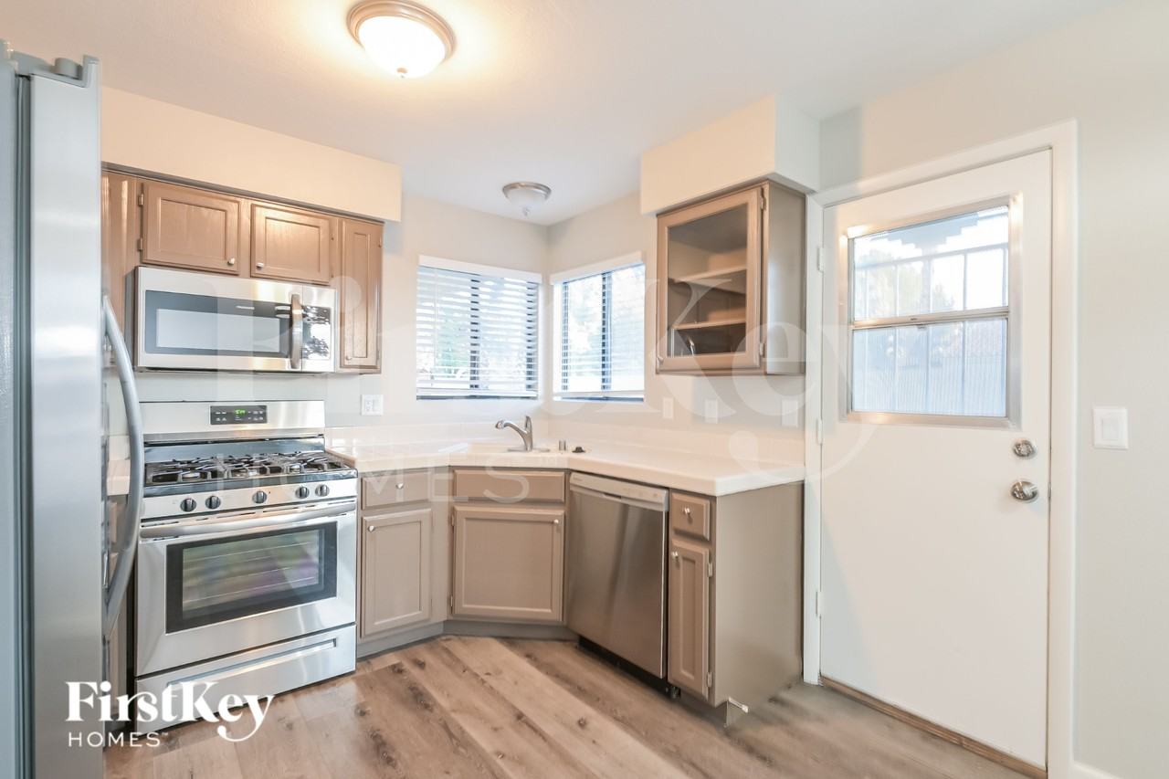 2017 Waverly Cir - Photo 6 of 15