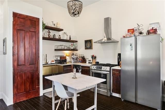 2452 N Prieur St - Photo 4 of 17