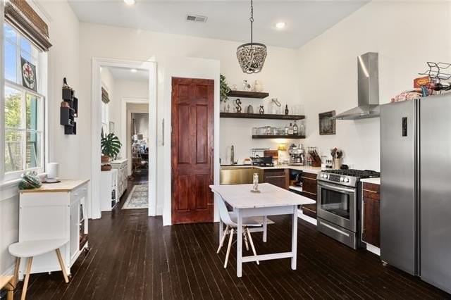 2452 N Prieur St - Photo 5 of 17