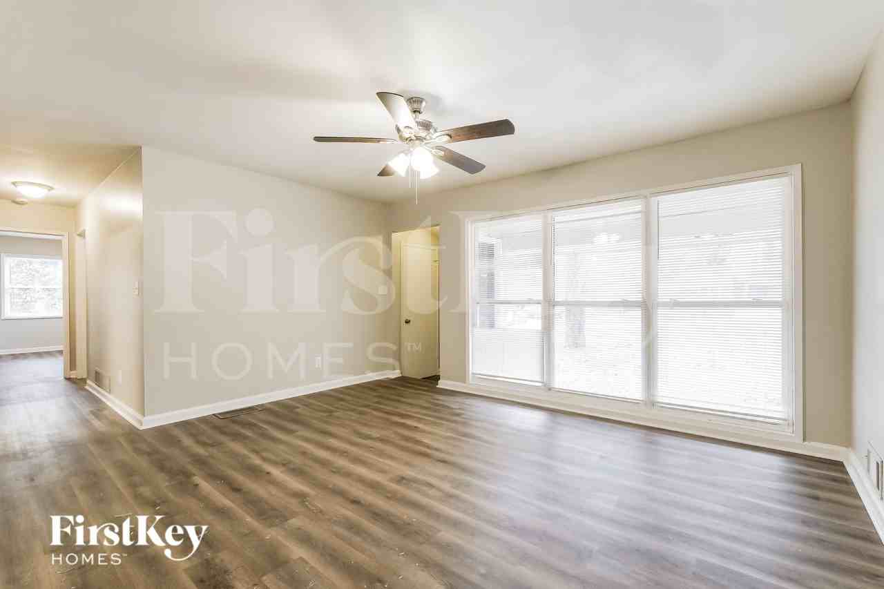 2596 Yale Ter - Photo 3 of 19