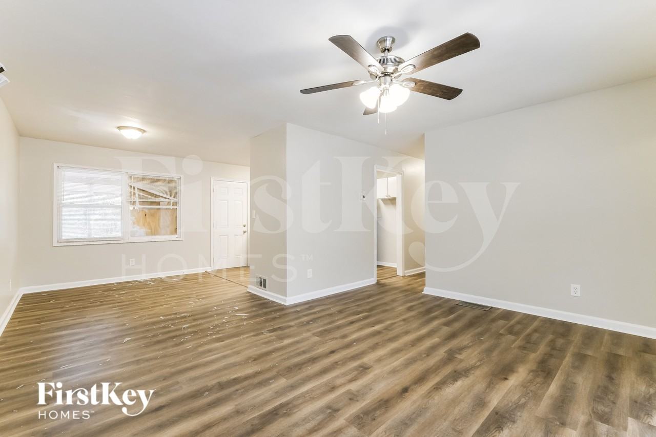 2596 Yale Ter - Photo 5 of 19