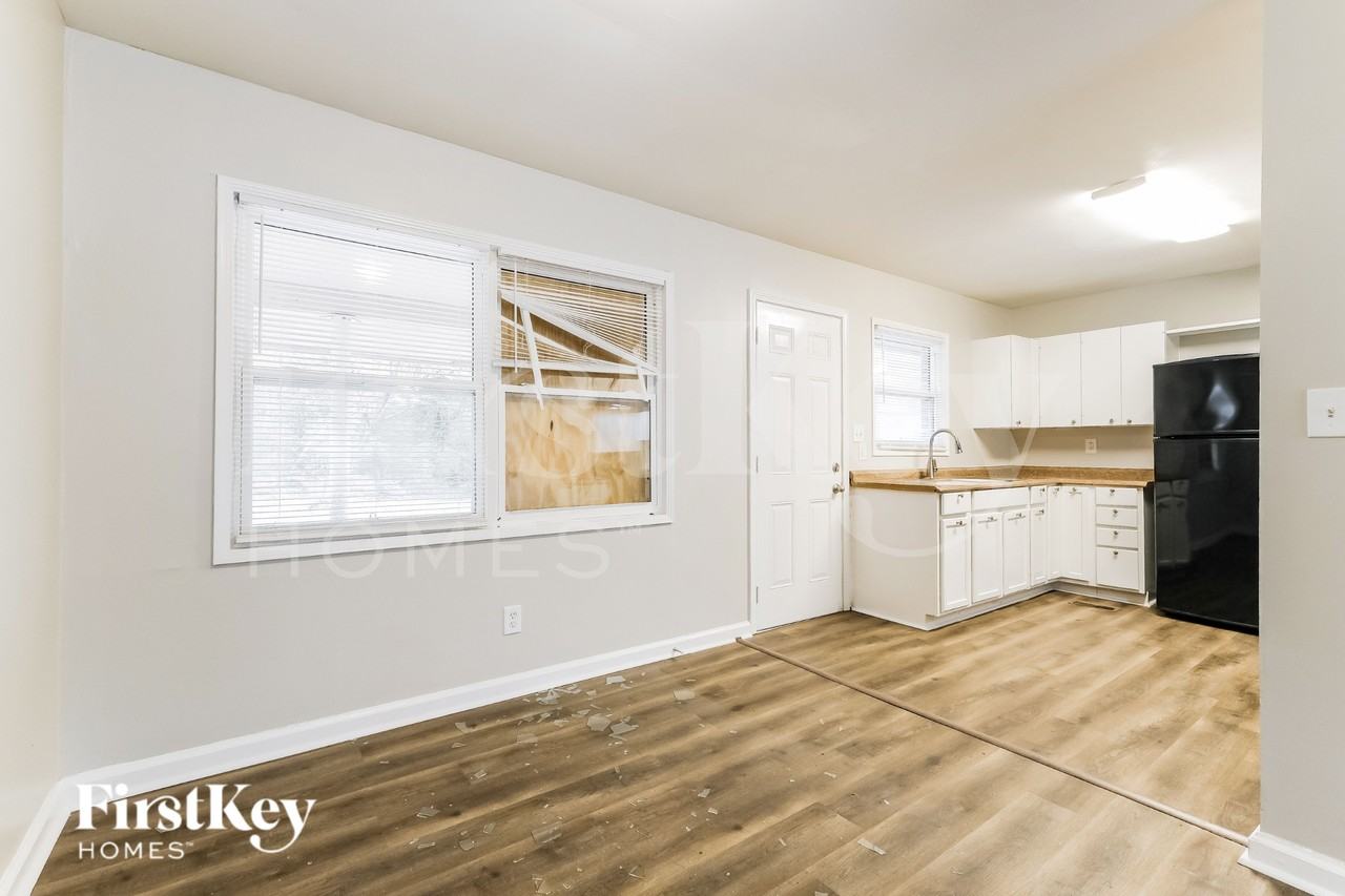 2596 Yale Ter - Photo 7 of 19