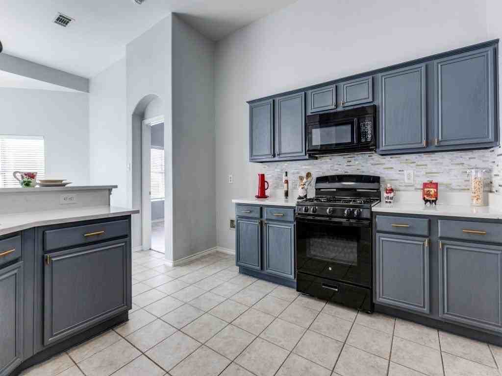 1305 Greenbriar Ln - Photo 5 of 12