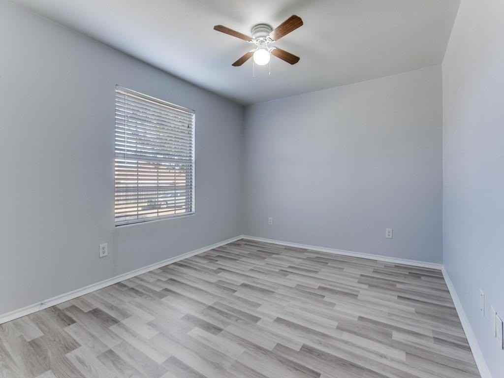 1305 Greenbriar Ln - Photo 6 of 12