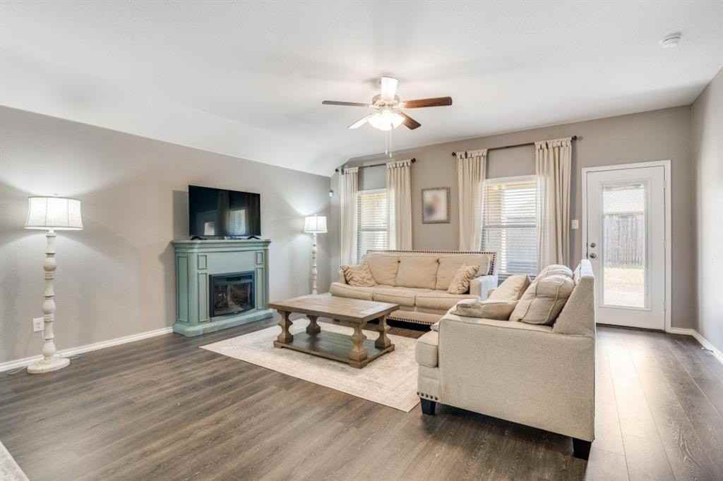 158 Coyote Trl - Photo 2 of 25