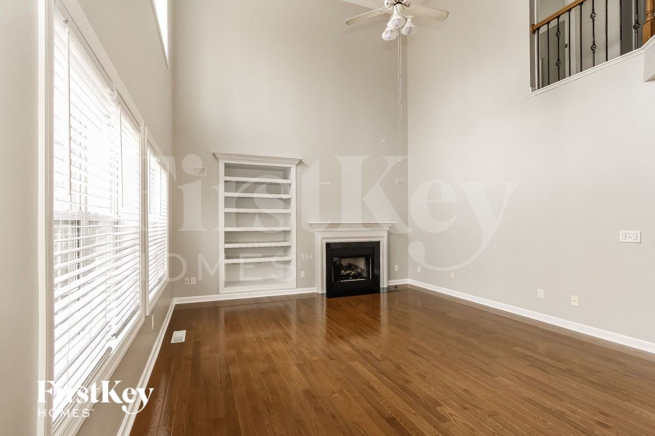 152 Longboat Rd - Photo 4 of 15