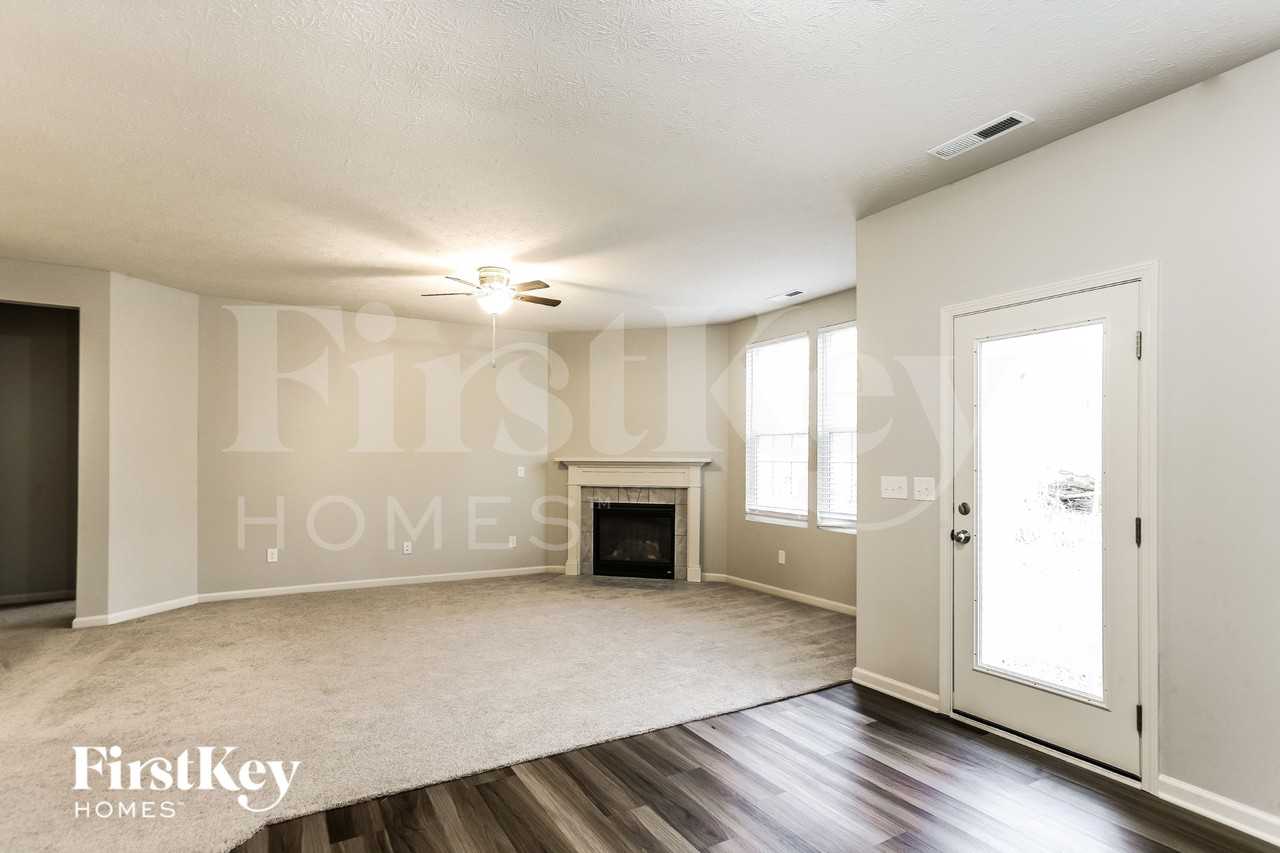 4653 Rainwater Ln - Photo 3 of 18