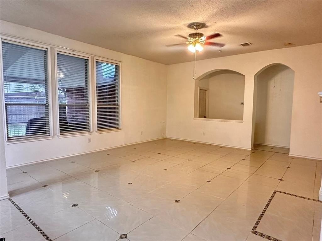 3531 Tamarack Dr - Photo 2 of 17