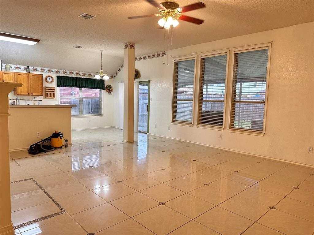 3531 Tamarack Dr - Photo 5 of 17