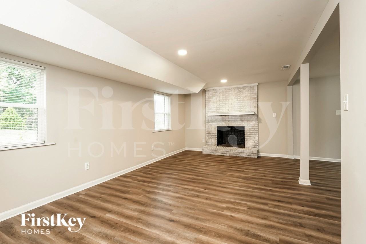 2350 Woodgreen Rd - Photo 3 of 16