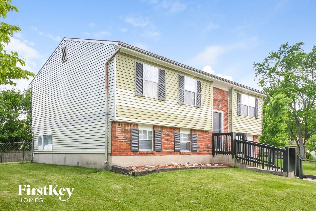 9431 Pepperidge Dr - Photo 2 of 15