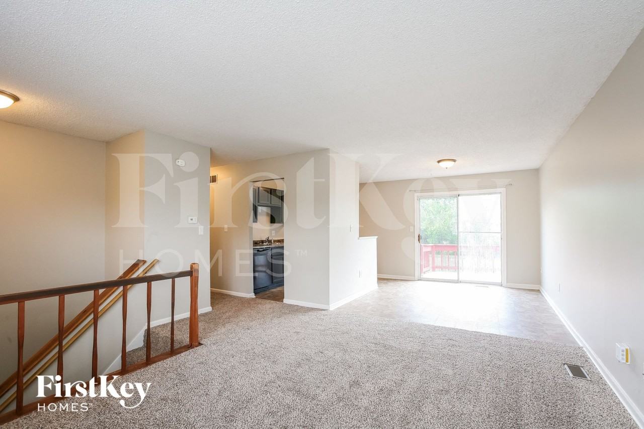 9431 Pepperidge Dr - Photo 3 of 15