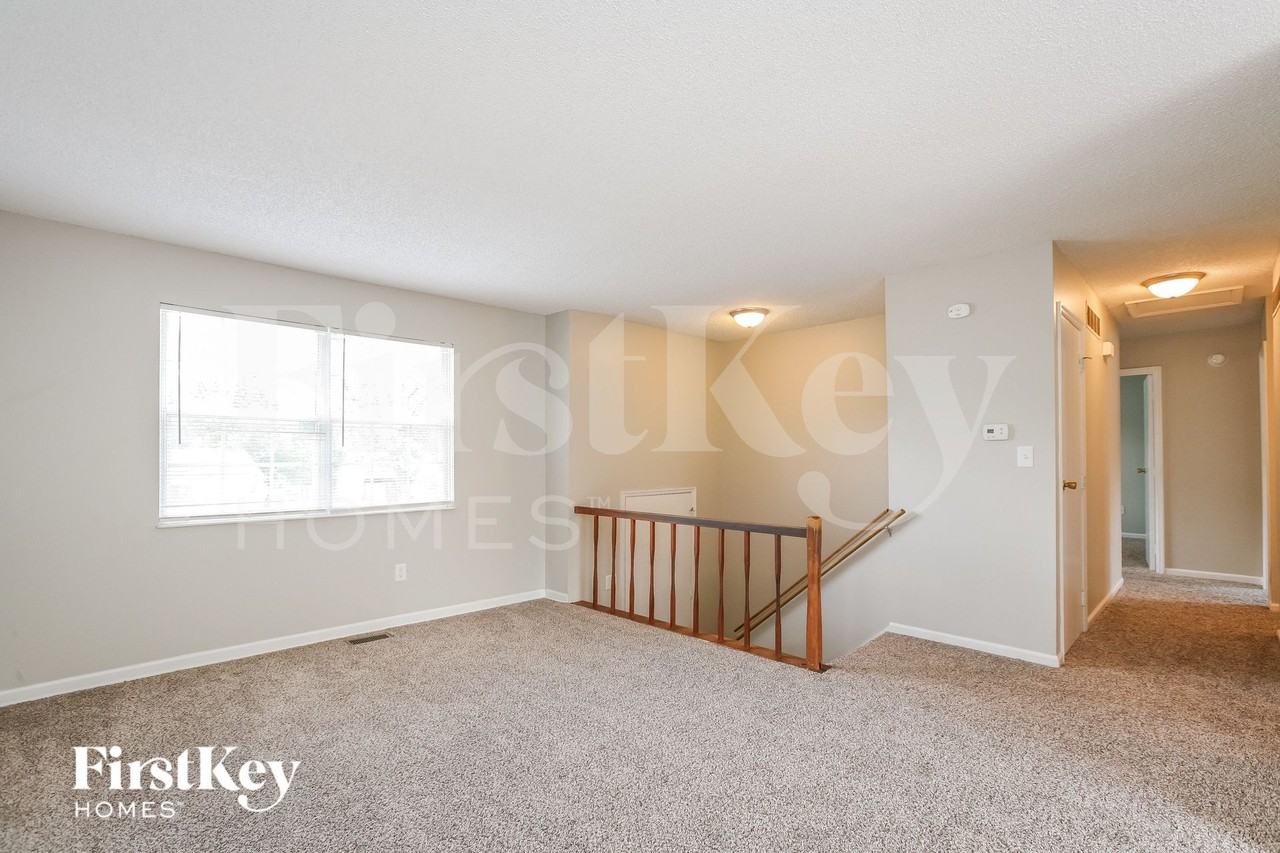 9431 Pepperidge Dr - Photo 4 of 15