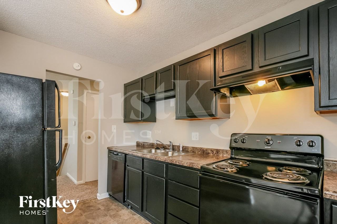 9431 Pepperidge Dr - Photo 5 of 15