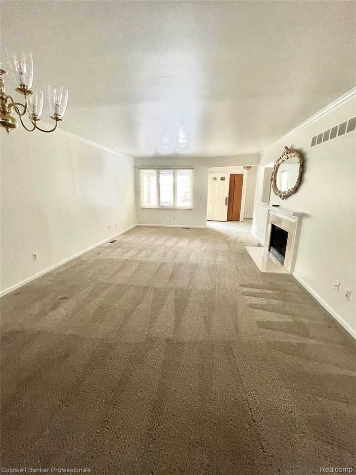 12408 Pinecrest Dr - Photo 5 of 38