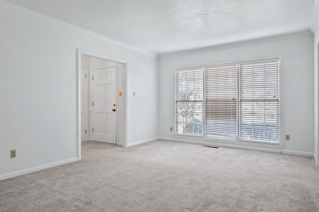 1708 Marbury Ln - Photo 5 of 31