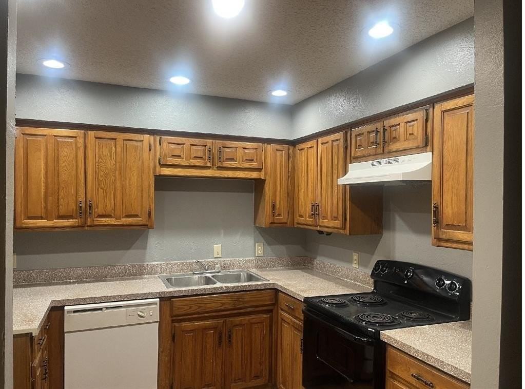 215 Christina Pl - Photo 3 of 10