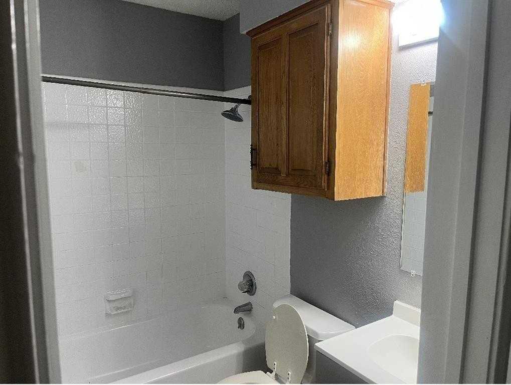 215 Christina Pl - Photo 6 of 10