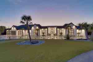 featured image of 10039 Crestridge Dr