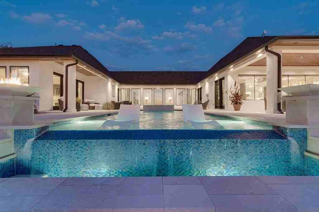 10039 Crestridge Dr - Photo 4 of 38