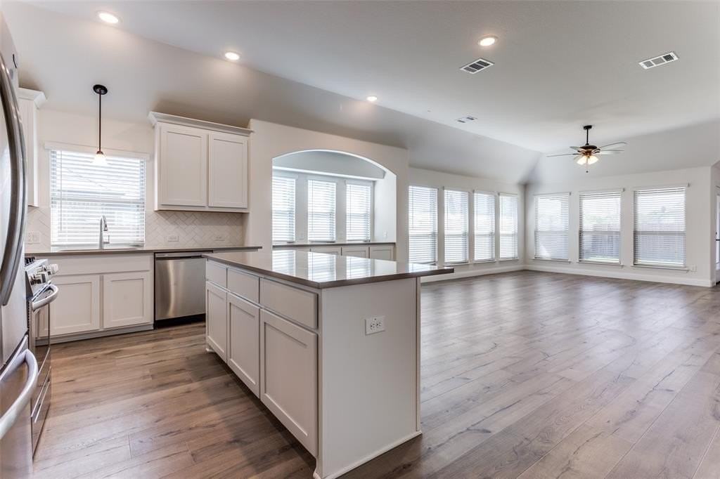 5409 Pooley Ln - Photo 3 of 25