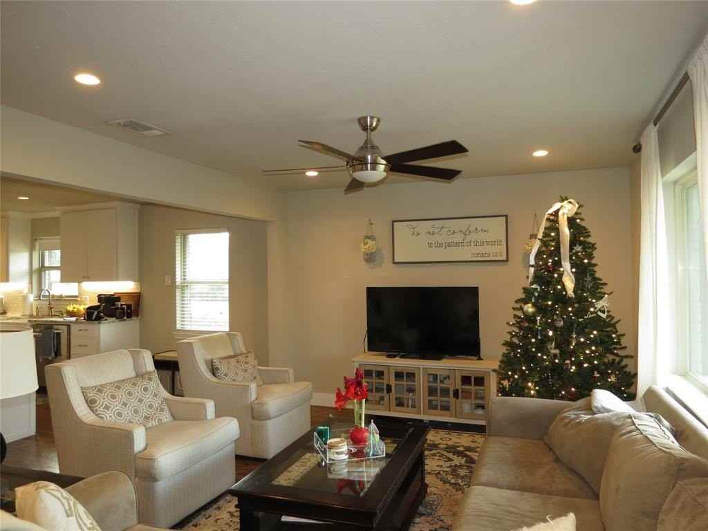 11425 Lochwood Blvd - Photo 3 of 21