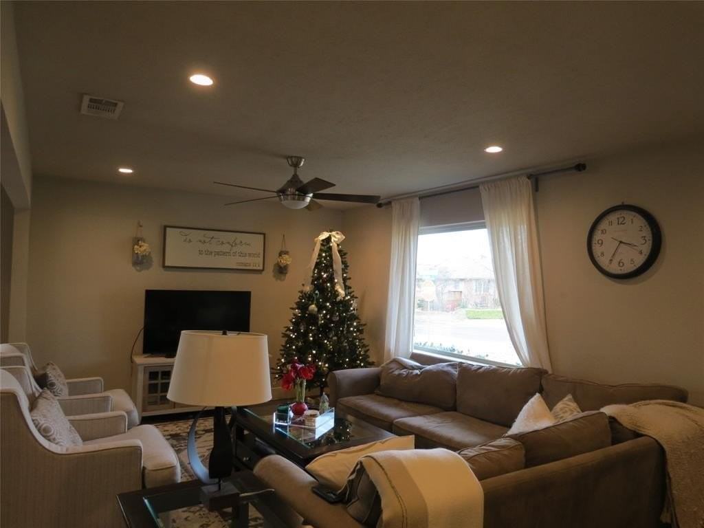 11425 Lochwood Blvd - Photo 4 of 21