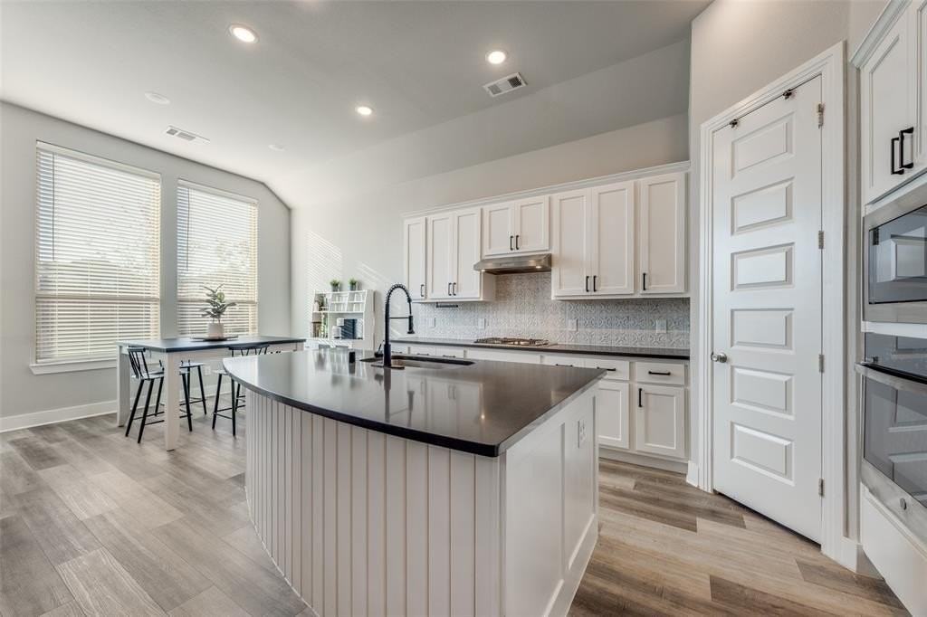 817 Markham Dr - Photo 6 of 27