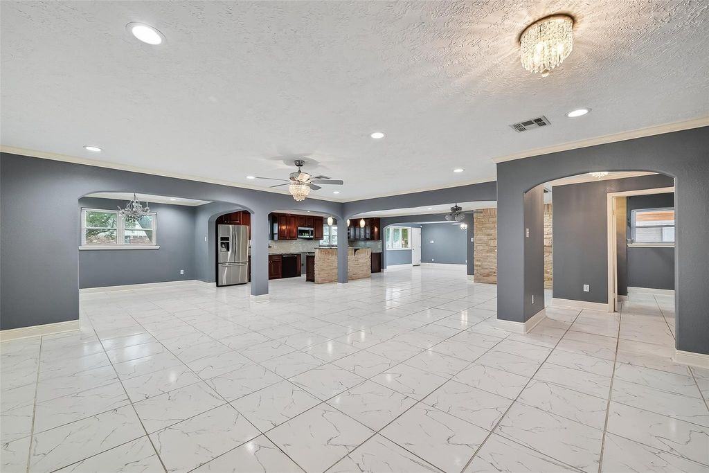 4901 Burning Tree Dr - Photo 2 of 8