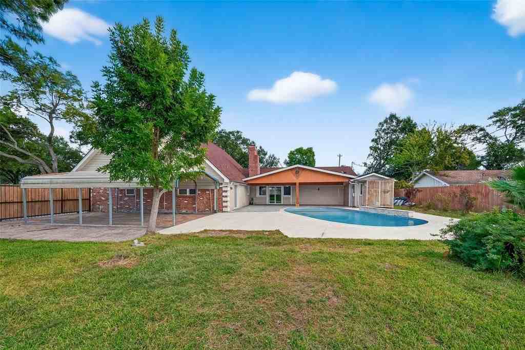 4901 Burning Tree Dr - Photo 6 of 8