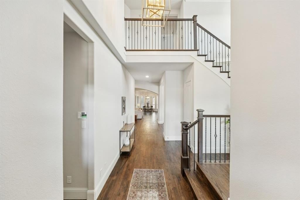 204 Chisholm Trl - Photo 2 of 40