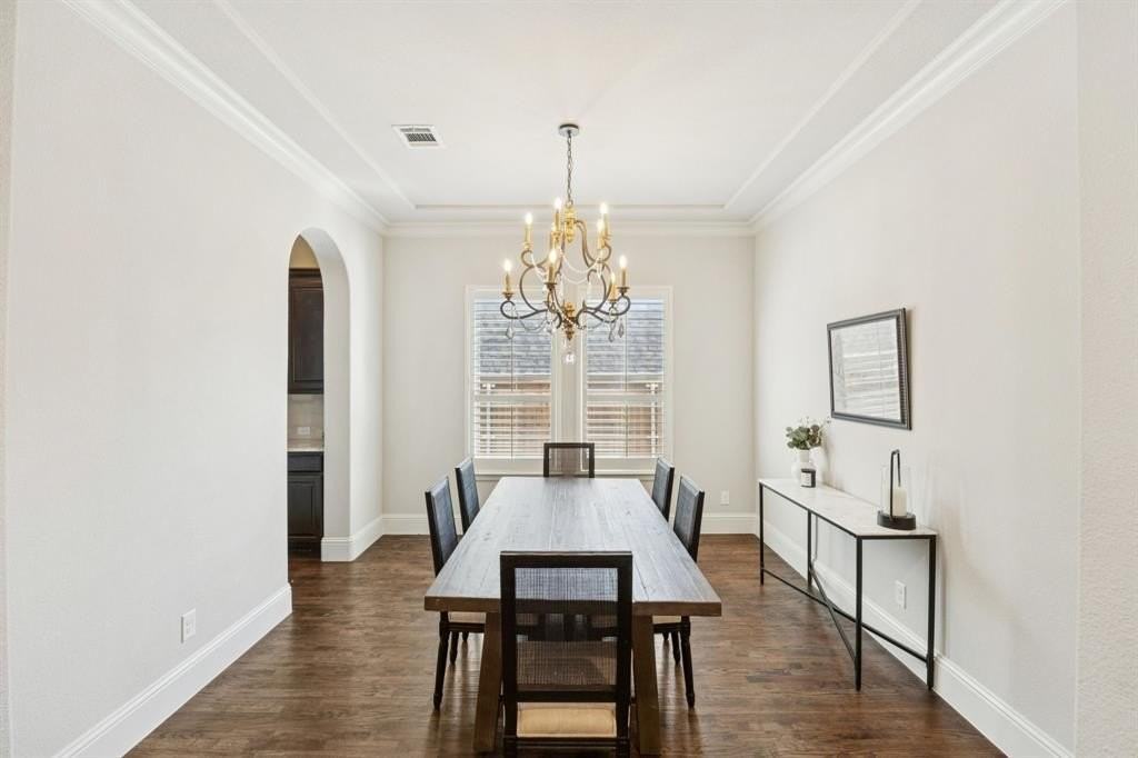 204 Chisholm Trl - Photo 5 of 40