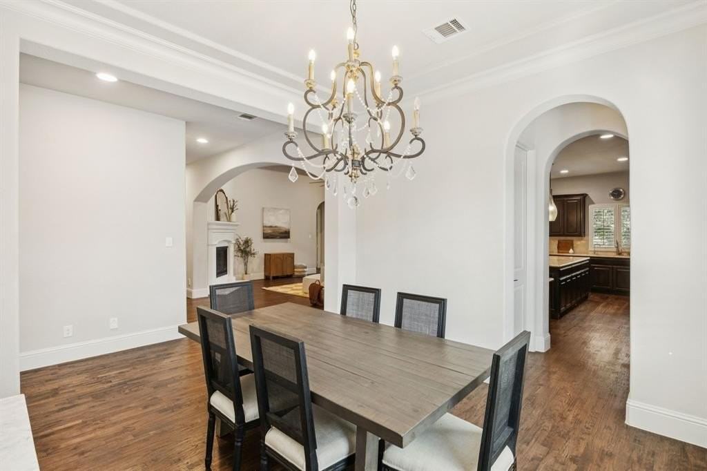 204 Chisholm Trl - Photo 6 of 40